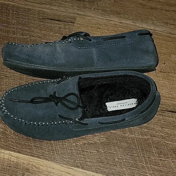 Wore Twice Inside   Mens Small (7-8) American Eagle Moc Slippers - Picture 3 of 4